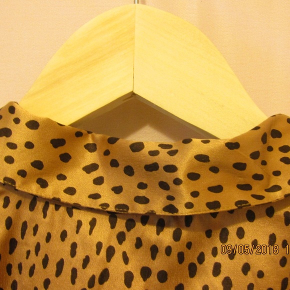 Silk Club Women's Dress Shirt, size Medium - Picture 8 of 8